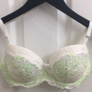 Victoria’s Secret “Dream Angels” bra